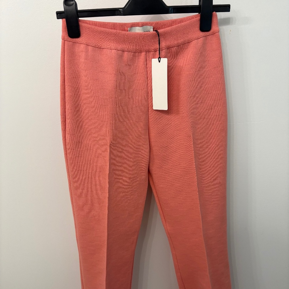 Never worn- High Sport Checked Stretch Flared Pants (Size M, Salmon color)